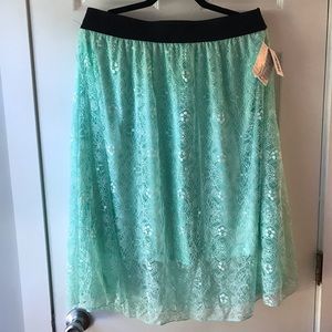New with tags! Lovely Lularoe Lola Skirt - XL